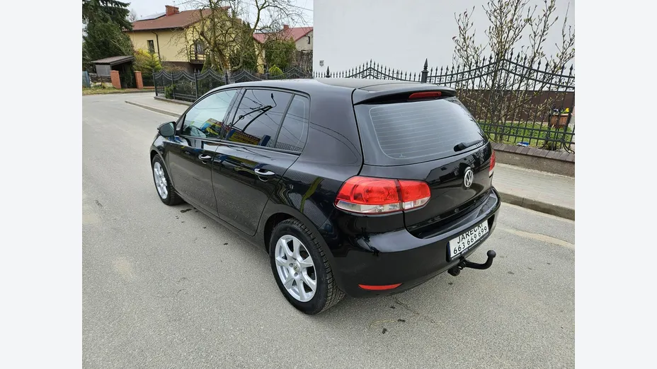VOLKSWAGEN Golf -