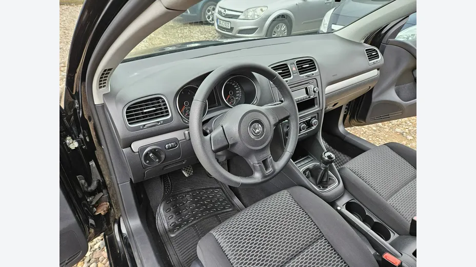 VOLKSWAGEN Golf -