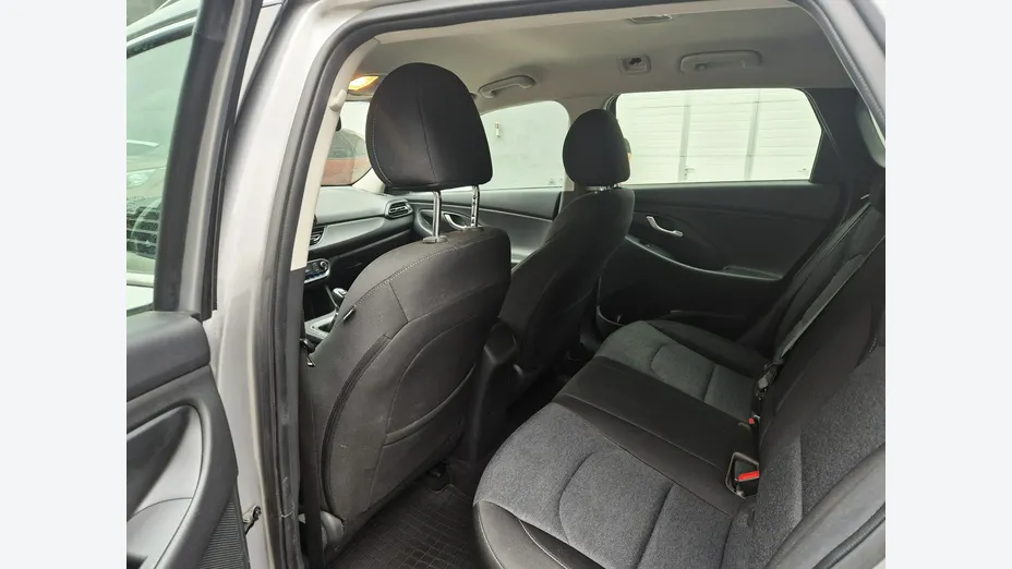 HYUNDAI i30 -