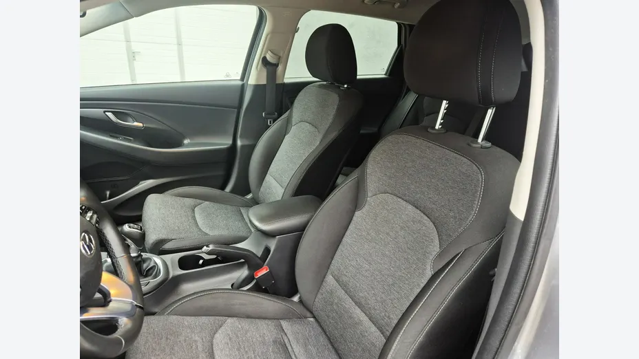 HYUNDAI i30 -