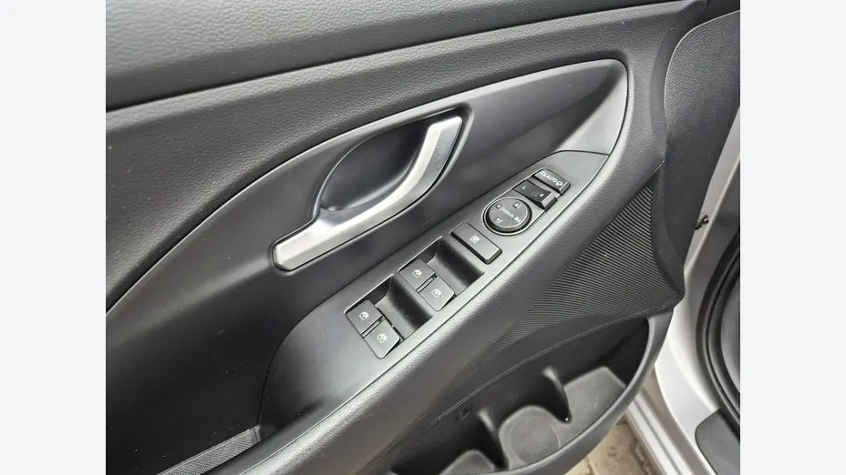 HYUNDAI i30 -