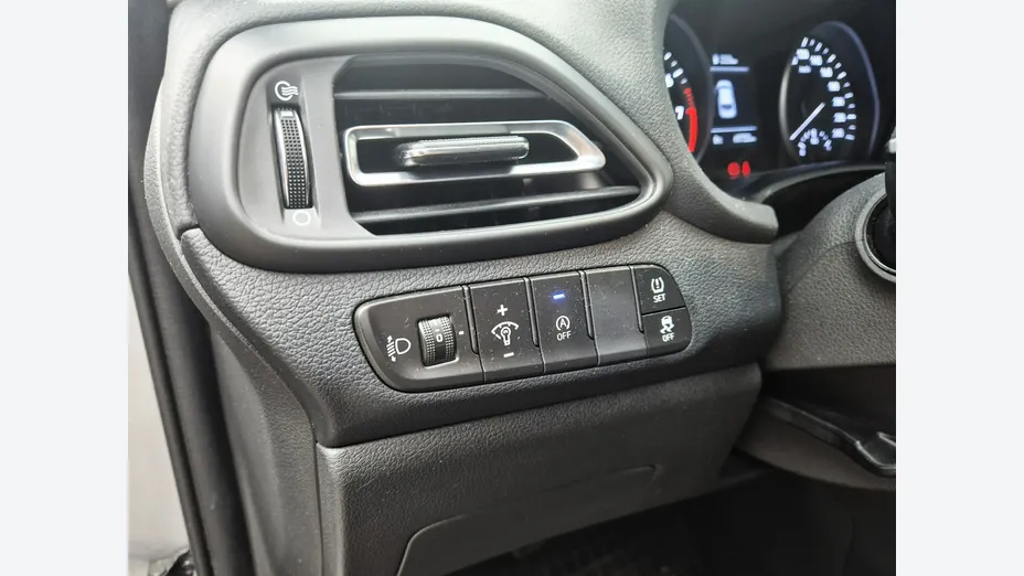 HYUNDAI i30 -