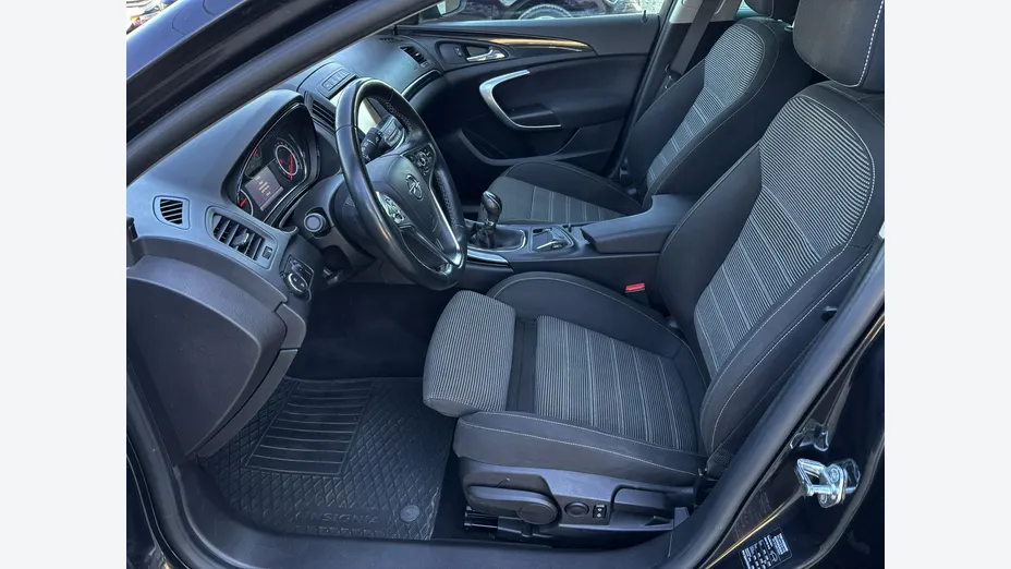 OPEL Insignia -