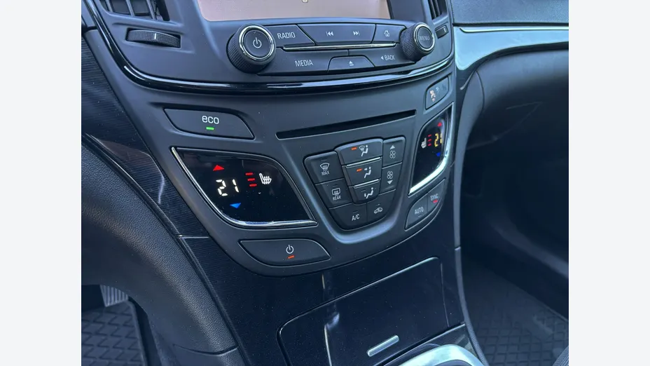 OPEL Insignia -