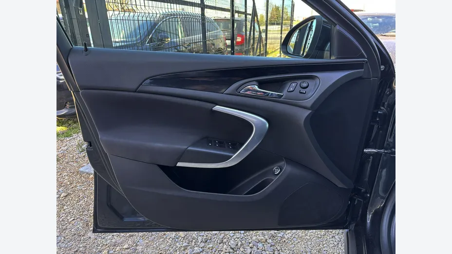 OPEL Insignia -
