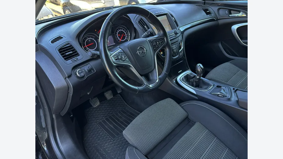 OPEL Insignia -