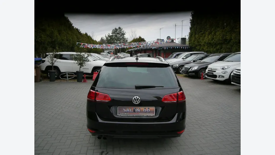 VOLKSWAGEN Golf -