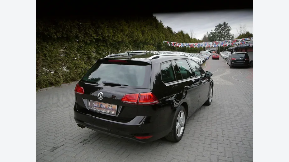 VOLKSWAGEN Golf -