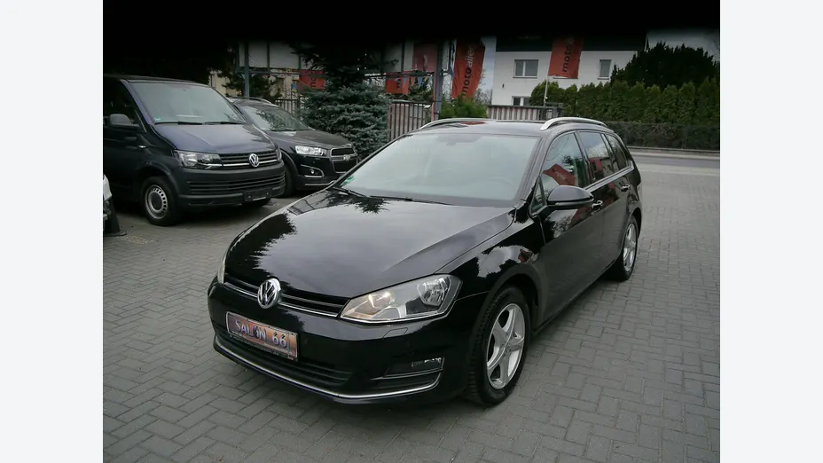 VOLKSWAGEN Golf -
