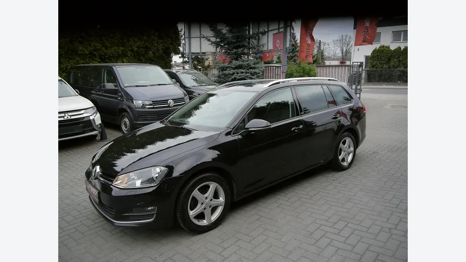 VOLKSWAGEN Golf -