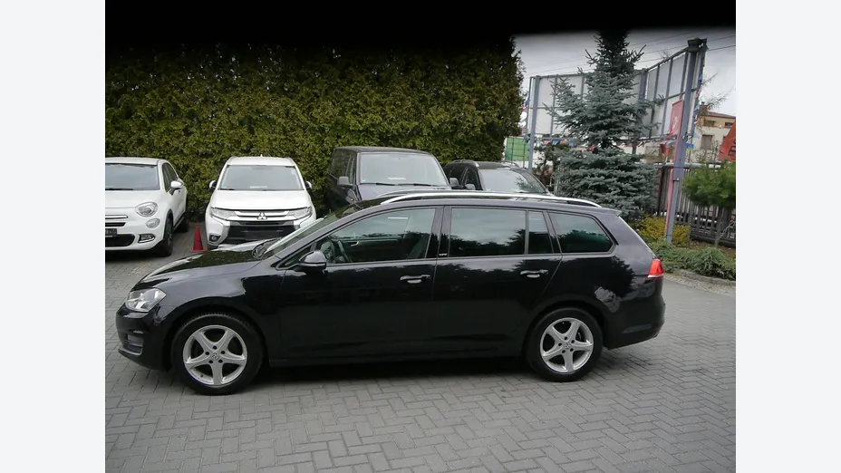 VOLKSWAGEN Golf -