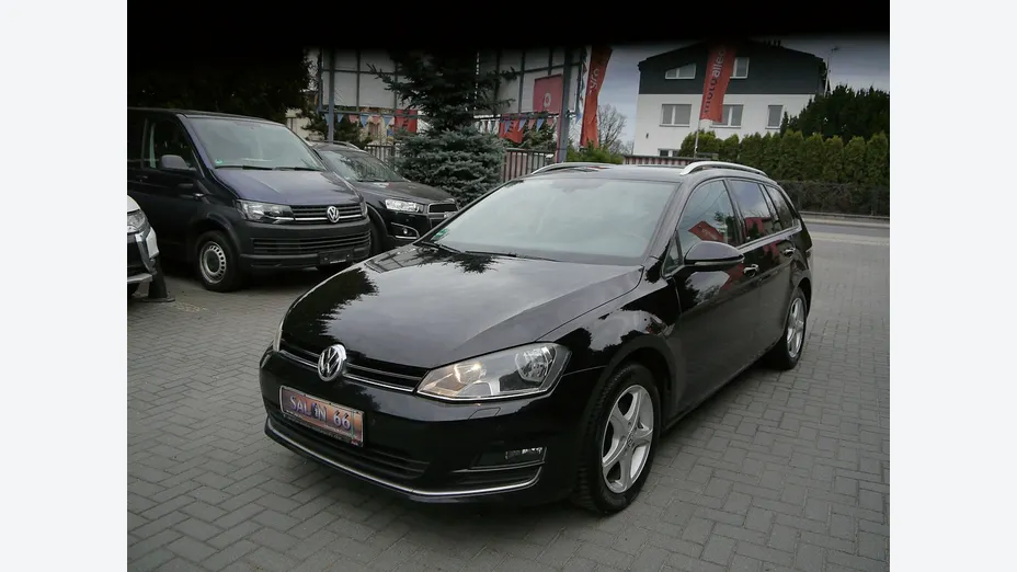 VOLKSWAGEN Golf -