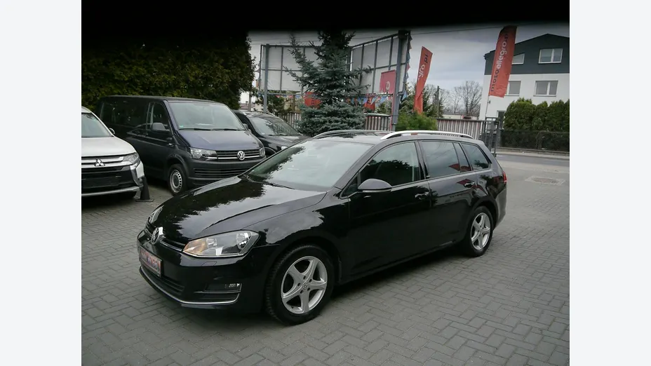 VOLKSWAGEN Golf -