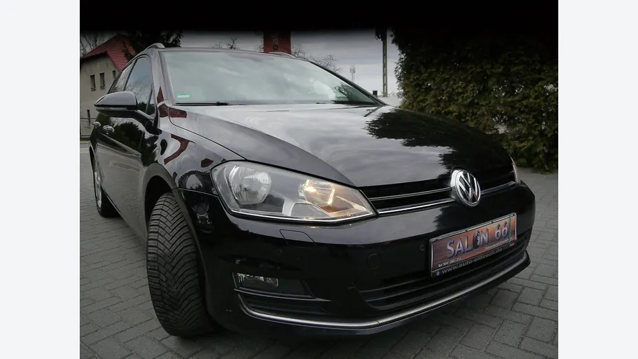 VOLKSWAGEN Golf -