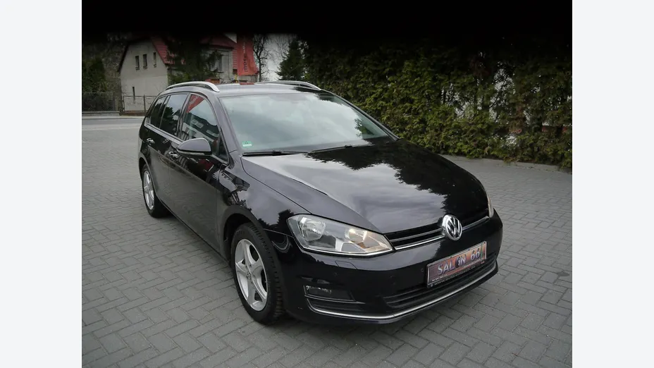 VOLKSWAGEN Golf -
