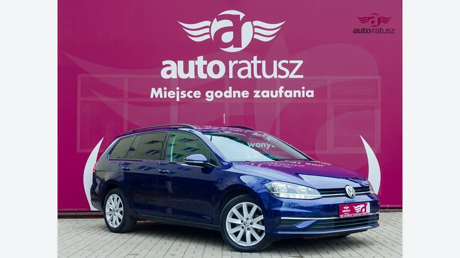 VOLKSWAGEN Golf -