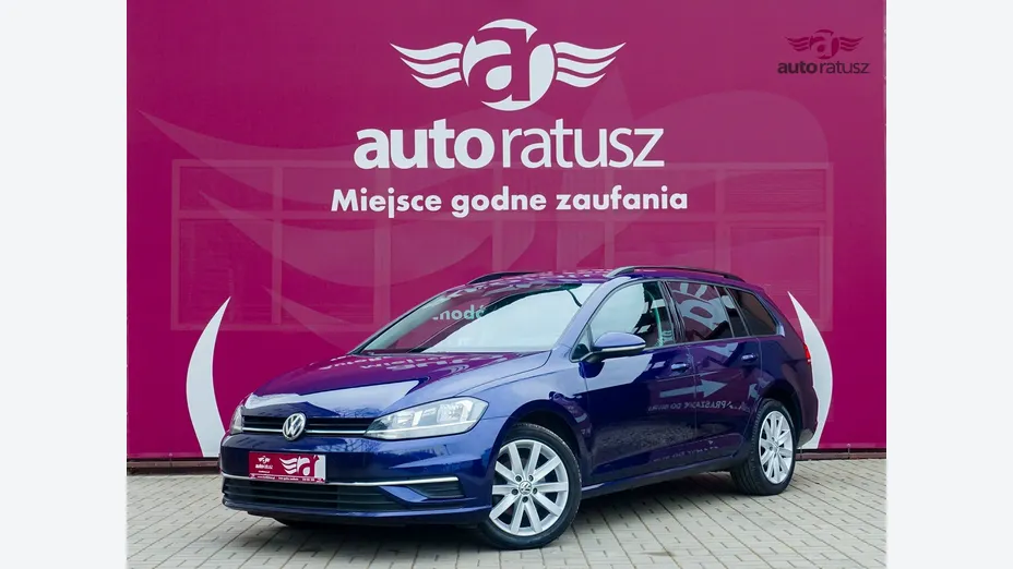 VOLKSWAGEN Golf -
