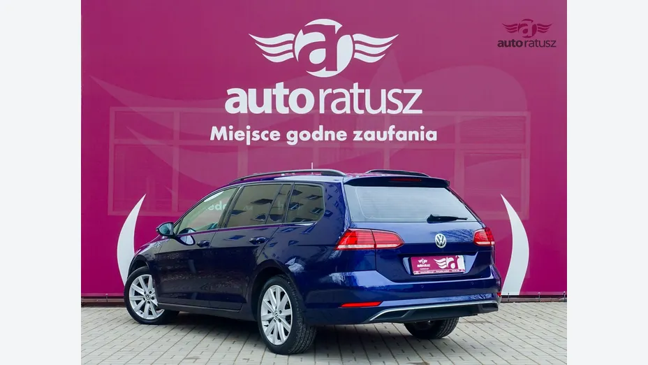 VOLKSWAGEN Golf -
