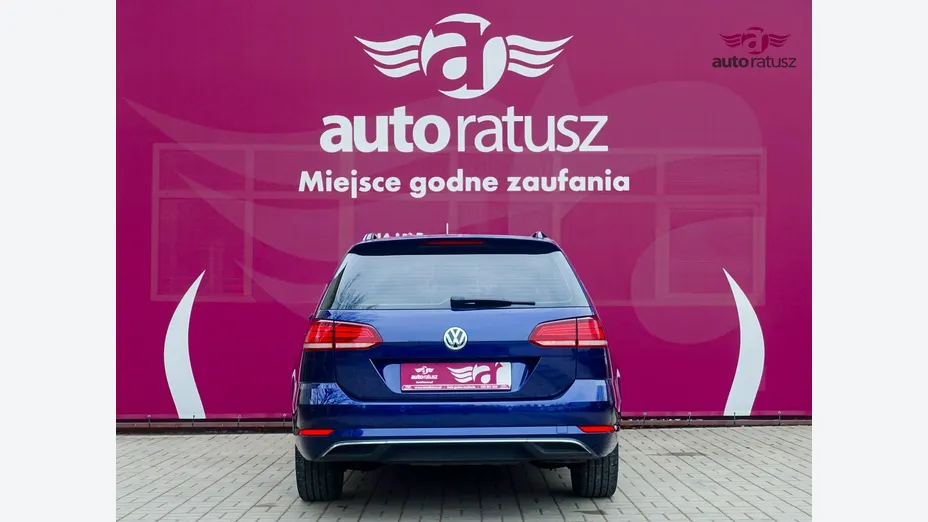 VOLKSWAGEN Golf -