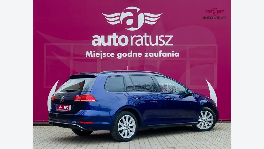 VOLKSWAGEN Golf -