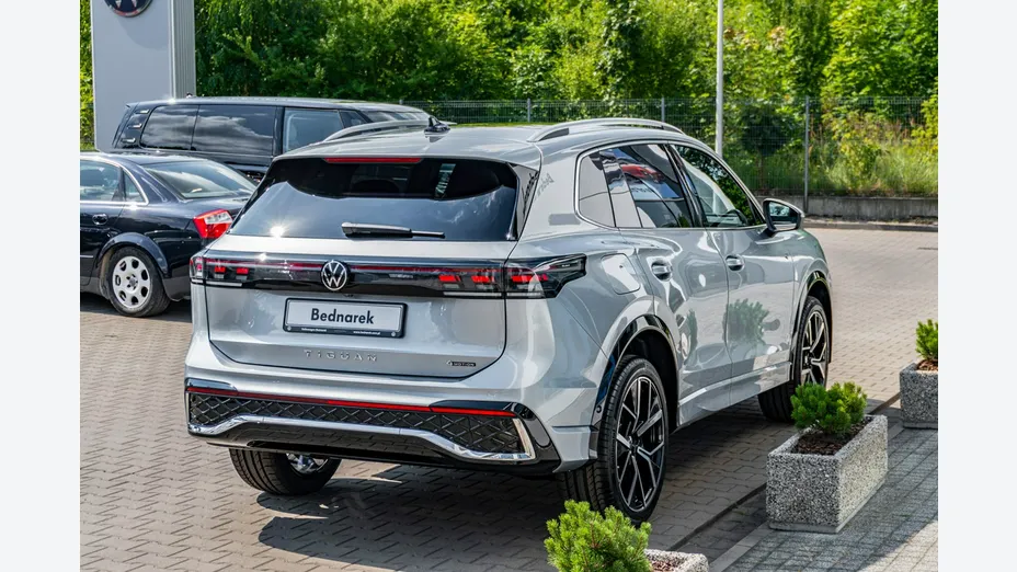 VOLKSWAGEN Tiguan -