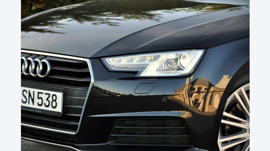 AUDI A4 -