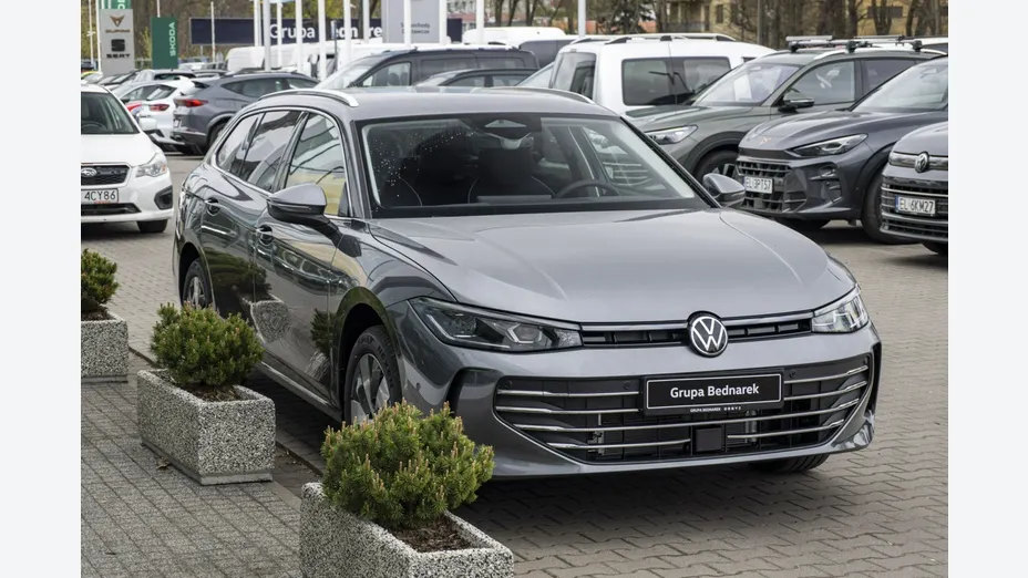VOLKSWAGEN Passat -