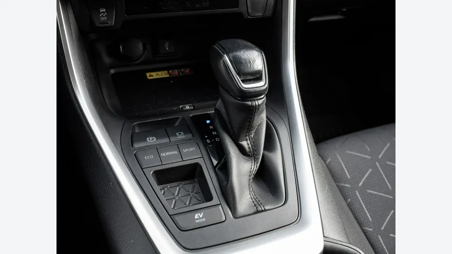 TOYOTA RAV4 -