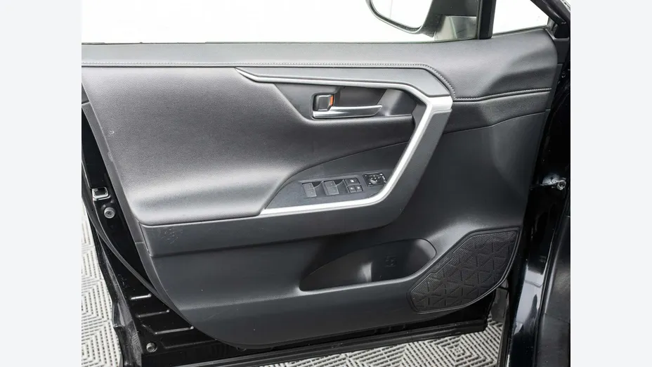 TOYOTA RAV4 -