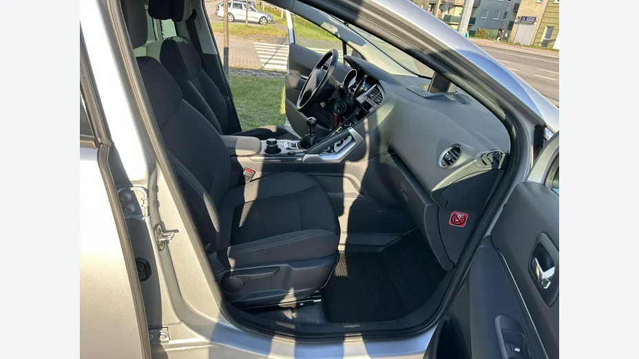 PEUGEOT 3008 -