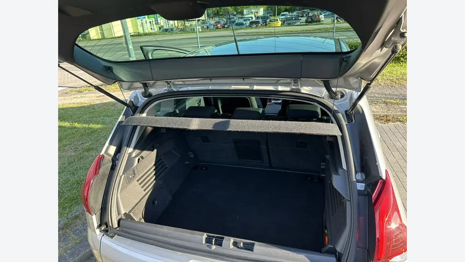 PEUGEOT 3008 -