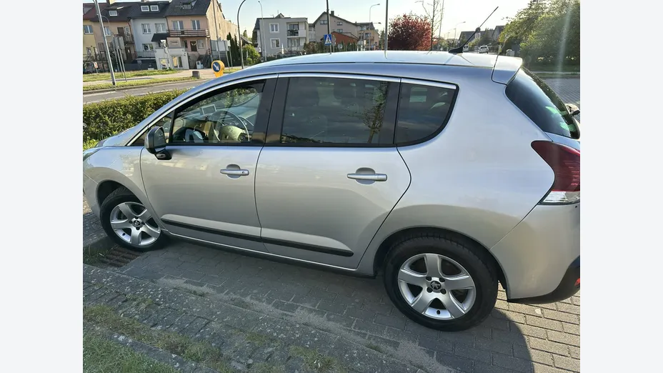 PEUGEOT 3008 -