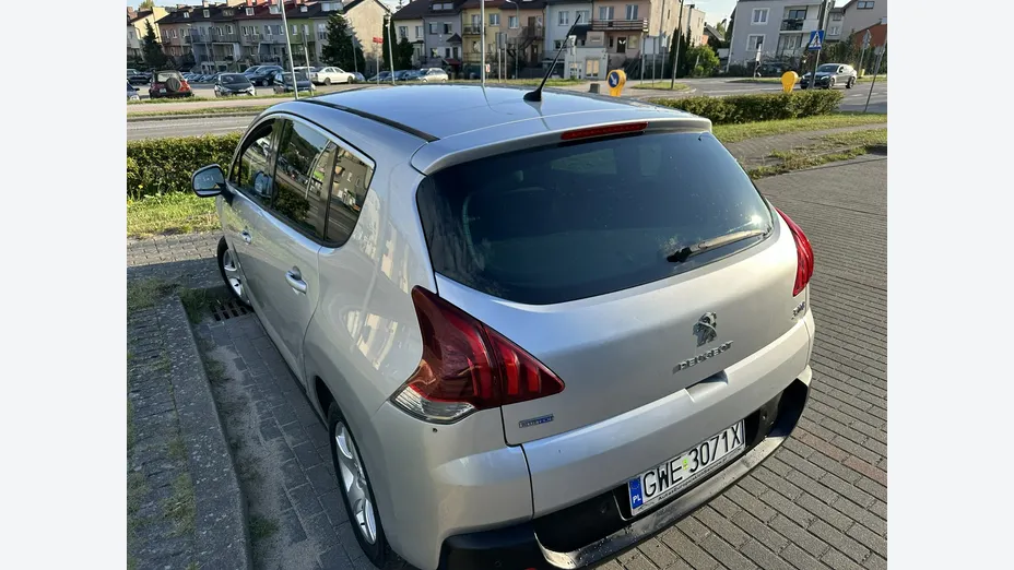 PEUGEOT 3008 -