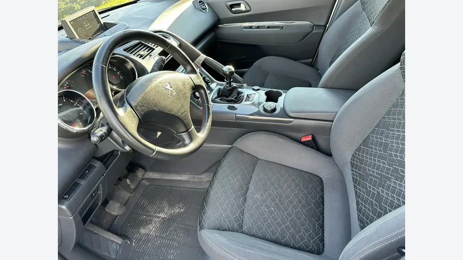PEUGEOT 3008 -