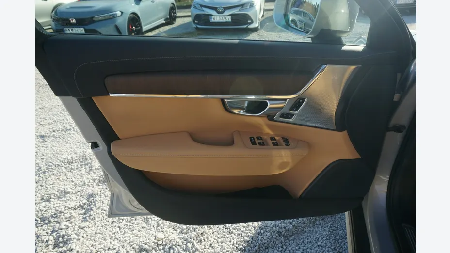 VOLVO V90 -