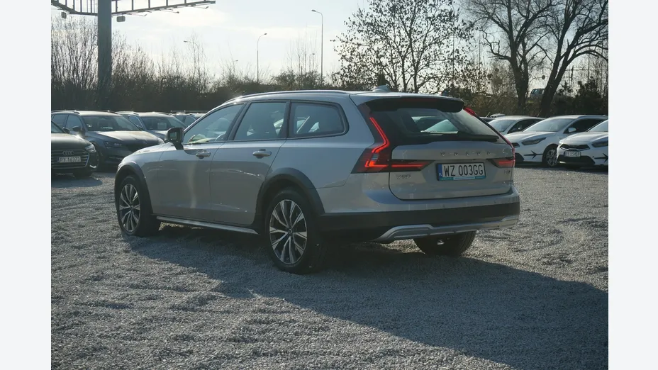 VOLVO V90 -