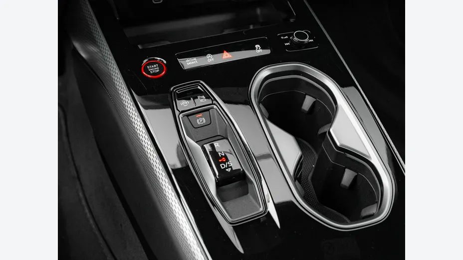 AUDI A6 -