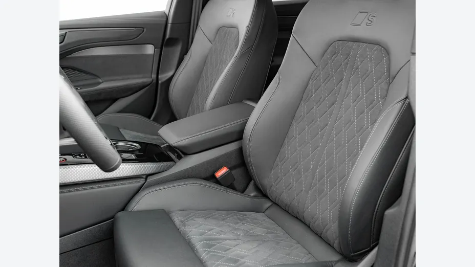 AUDI A6 -