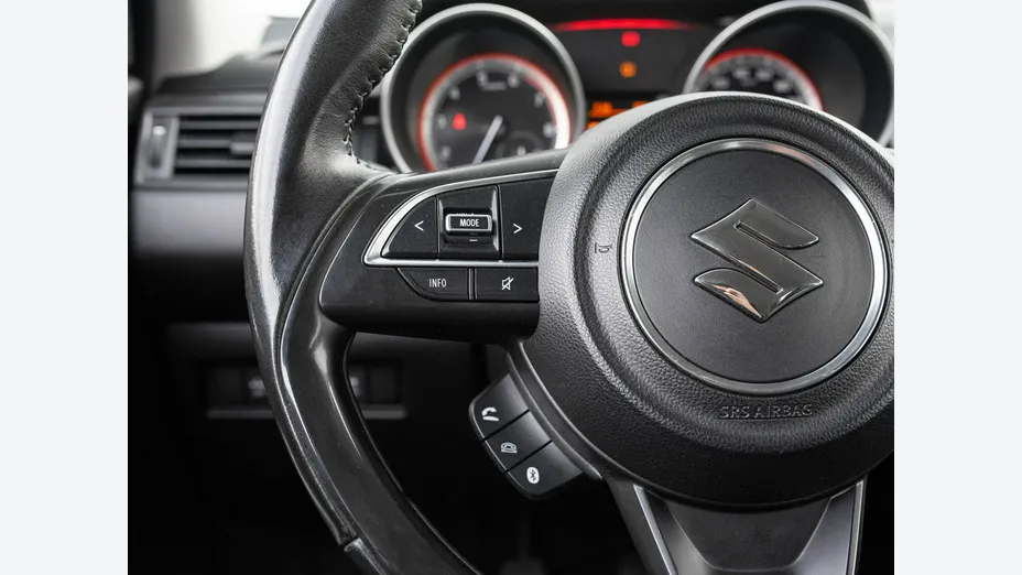 SUZUKI Swift -