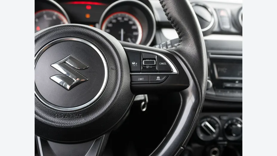 SUZUKI Swift -