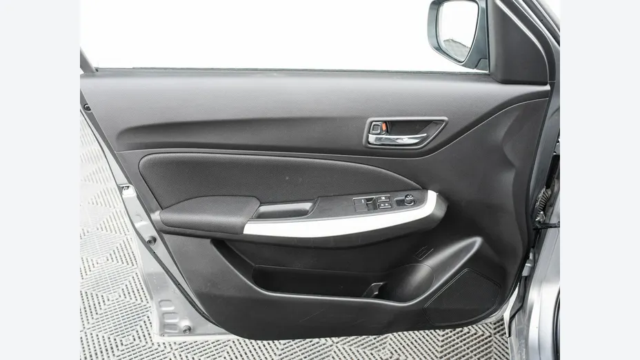 SUZUKI Swift -
