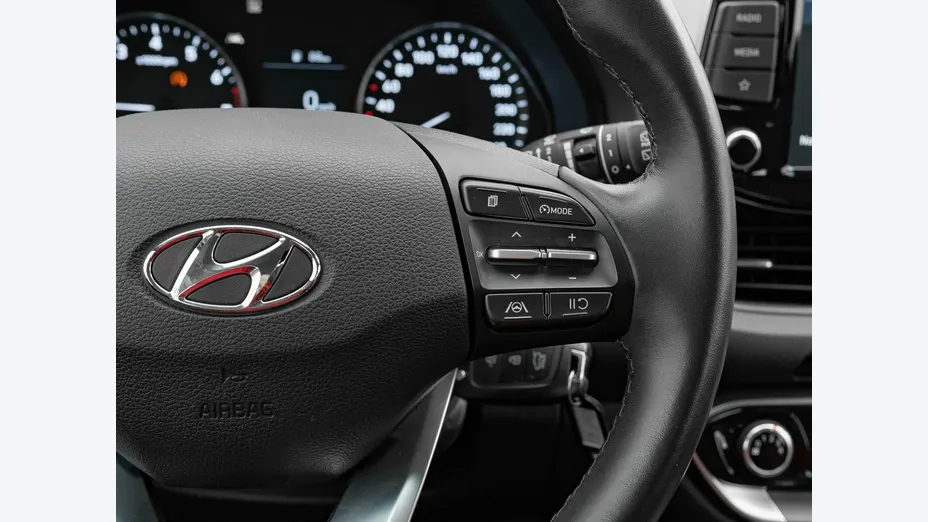 HYUNDAI i30 -
