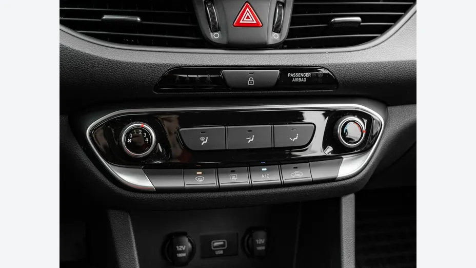 HYUNDAI i30 -