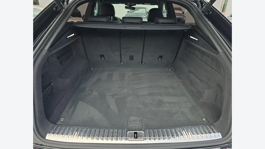 AUDI Q8 -