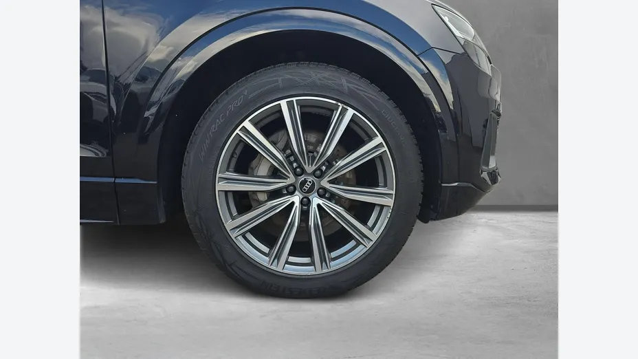 AUDI Q8 -