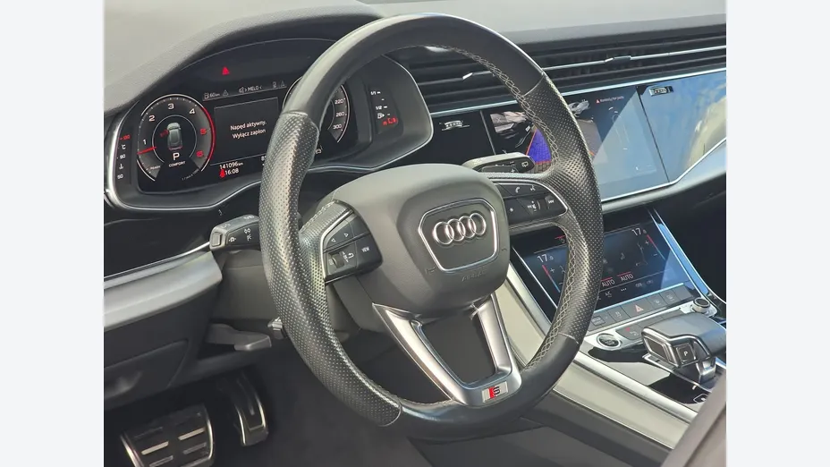 AUDI Q8 -