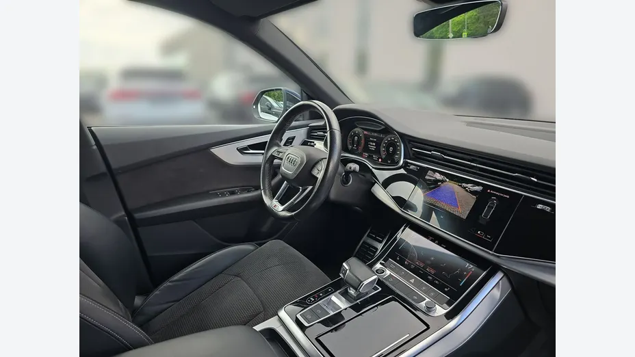 AUDI Q8 -