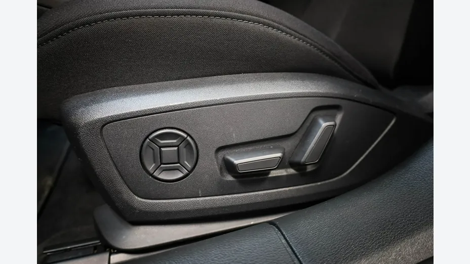 AUDI A6 -