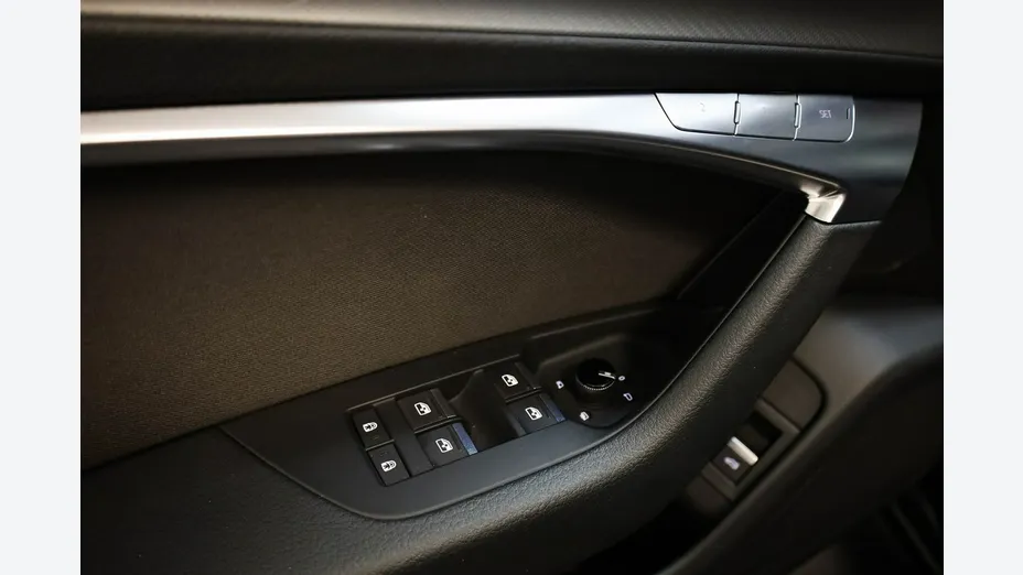 AUDI A6 -