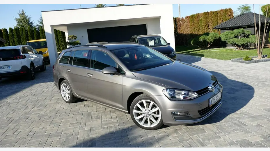 VOLKSWAGEN Golf -